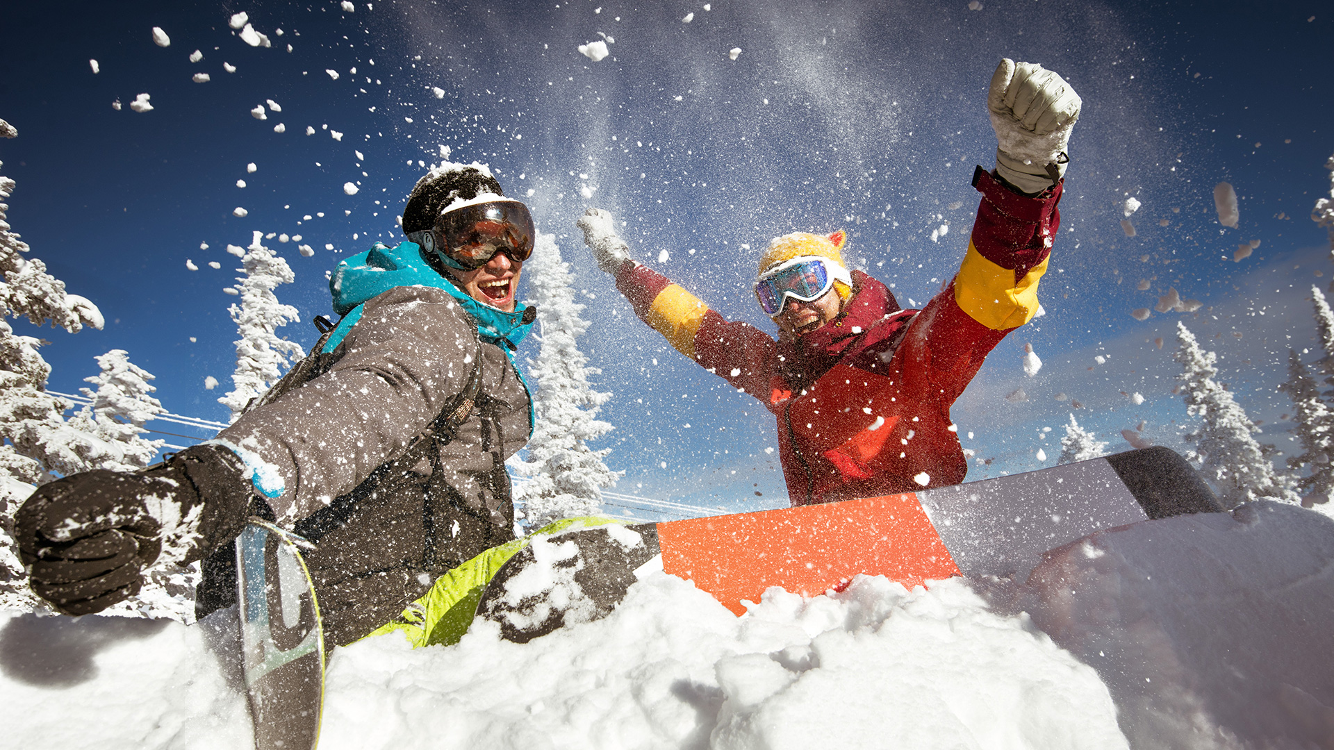 Snowboarding Paar Österreich Tiefschnee